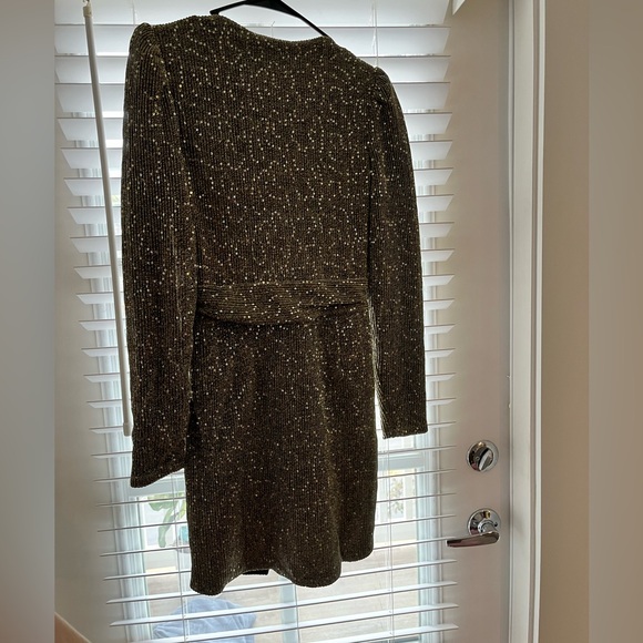 Saylor Juanita-GOLD Small Lightweight Gold Sequin Dress NWT - Picture 4 of 8
